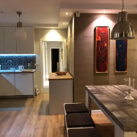 Luxury In Center 2 דירה *